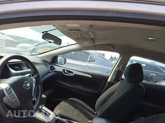 2015 Nissan Sentra S – miniatura 11
