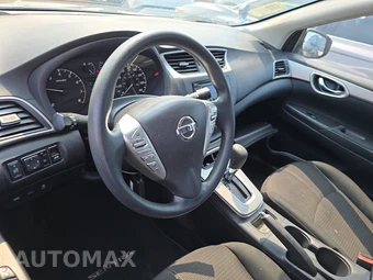 2015 Nissan Sentra S – miniatura 4