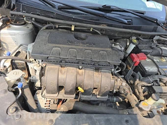 2015 Nissan Sentra S – miniatura 9