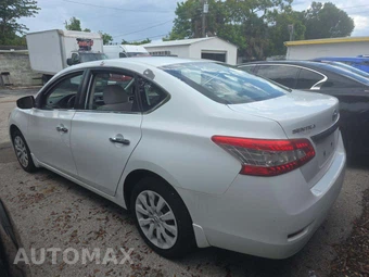 2015 Nissan Sentra S – miniatura 2
