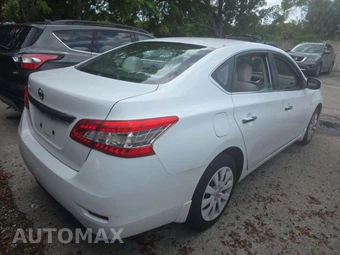 2015 Nissan Sentra S – miniatura 3