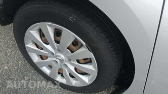 2015 Nissan Sentra S – miniatura 28