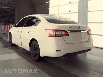 2015 Nissan Sentra S – miniatura 6
