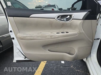 2015 Nissan Sentra S – miniatura 9