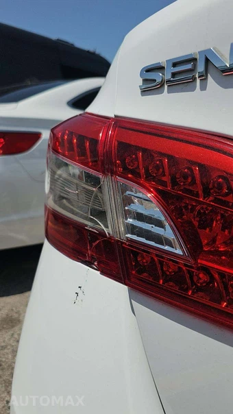 2015 Nissan Sentra S – miniatura 38