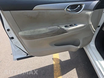 2015 Nissan Sentra S – miniatura 9