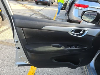 2015 Nissan Sentra S – miniatura 15