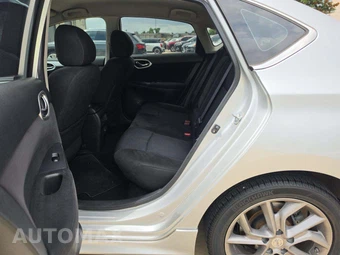 2015 Nissan Sentra SR – miniatura 10