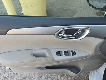 2015 Nissan Sentra SV – miniatura 9
