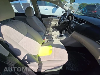 2015 Nissan Sentra SV – miniatura 8