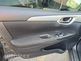 2015 Nissan Sentra SV – miniatura 9