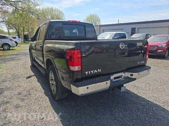 2015 Nissan TITAN SV Crew Cab Short Bed - miniatura 2