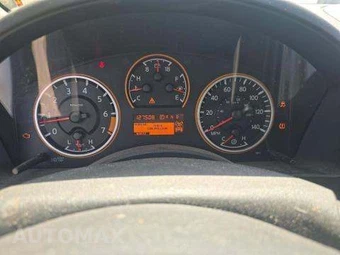 2015 Nissan TITAN SV Crew Cab Short Bed - miniatura 9