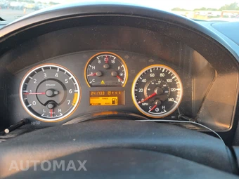 2015 Nissan TITAN SV Crew Cab Short Bed - miniatura 18