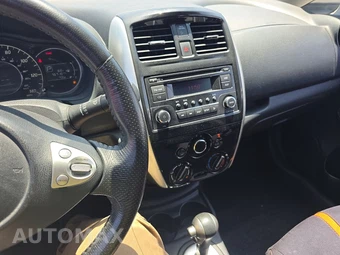 2015 Nissan Versa Note SR – miniatura 11