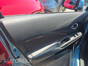 2015 Nissan Versa Note SR – miniatura 9