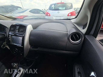 2015 Nissan Versa Note SV – miniatura 10