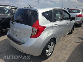2015 Nissan Versa Note SV – miniatura 3