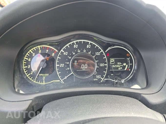 2015 Nissan Versa Note SV – miniatura 8