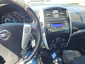 2015 Nissan Versa Note SV - miniatura 10