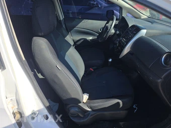 2015 Nissan Versa Note SV – miniatura 12