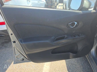 2015 Nissan Versa Note SV – miniatura 9
