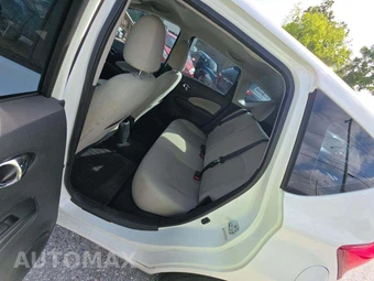 2015 Nissan Versa Note SV - miniatura 10