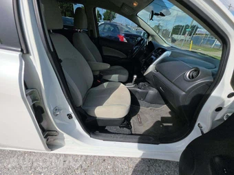 2015 Nissan Versa Note SV - miniatura 15