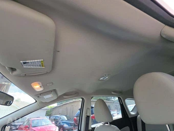 2015 Nissan Versa Note SV - miniatura 8