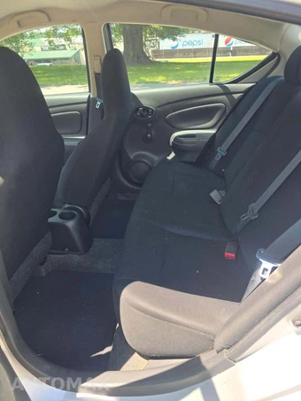 2015 Nissan Versa S – miniatura 13