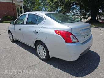 2015 Nissan Versa S – miniatura 2