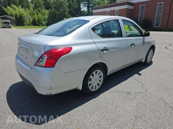 2015 Nissan Versa S – miniatura 3