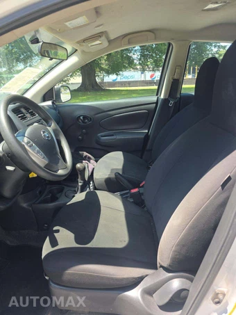 2015 Nissan Versa S – miniatura 6