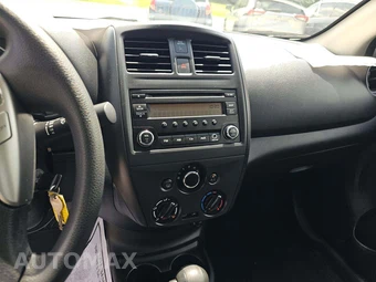 2015 Nissan Versa S Plus – miniatura 10