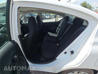 2015 Nissan Versa S Plus – miniatura 13