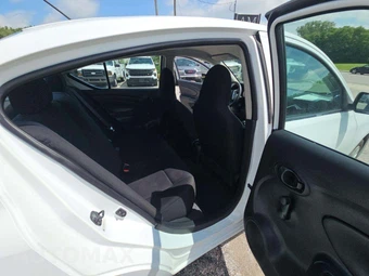 2015 Nissan Versa S Plus – miniatura 16