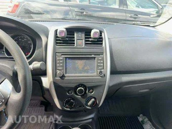 2015 Nissan Versa SL – miniatura 10