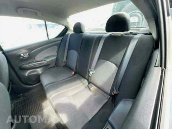 2015 Nissan Versa SL – miniatura 13