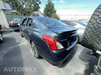 2015 Nissan Versa SL – miniatura 2