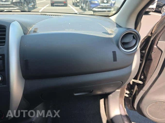 2015 Nissan Versa SV – miniatura 16