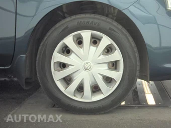 2015 Nissan Versa SV – miniatura 10