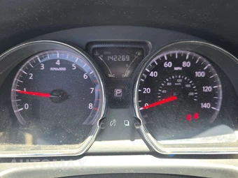 2015 Nissan Versa SV – miniatura 18