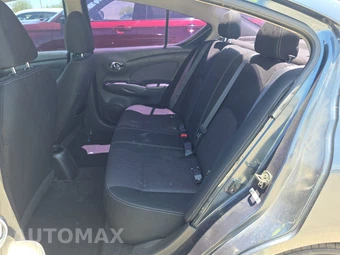 2015 Nissan Versa SV – miniatura 19