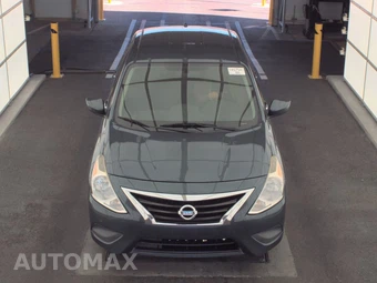 2015 Nissan Versa SV – miniatura 2