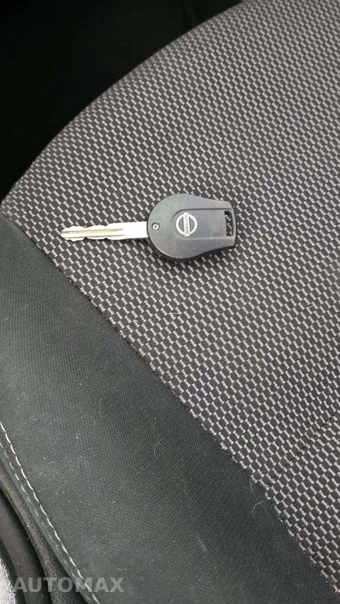 2015 Nissan Versa SV – miniatura 25