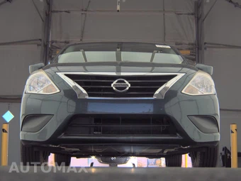 2015 Nissan Versa SV – miniatura 3