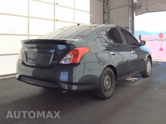 2015 Nissan Versa SV – miniatura 5
