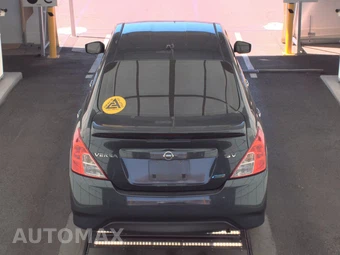 2015 Nissan Versa SV – miniatura 6