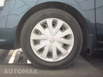 2015 Nissan Versa SV – miniatura 9