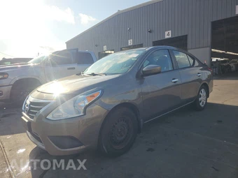 2015 Nissan Versa SV